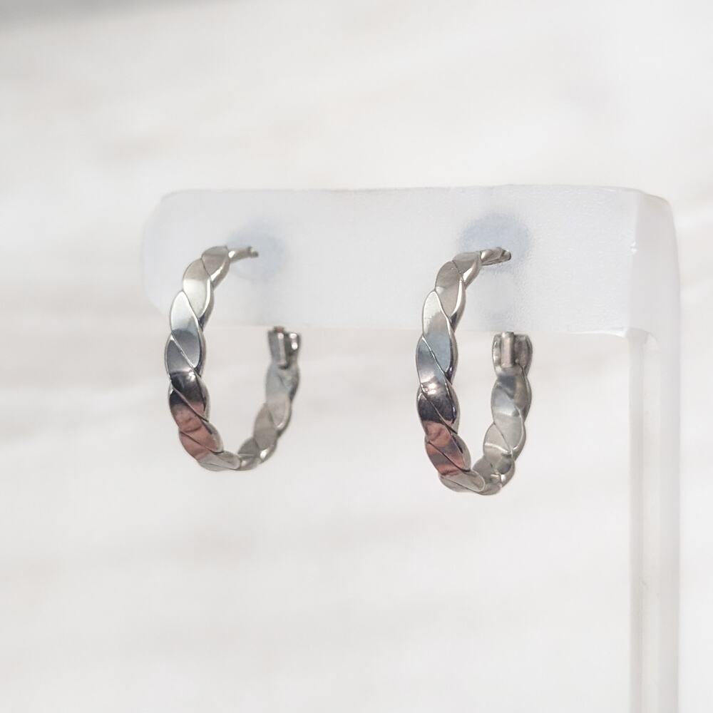 Vintage Clip On Earrings Twisted Pattern 1" Silver Tone Hoops Stylish Statement
